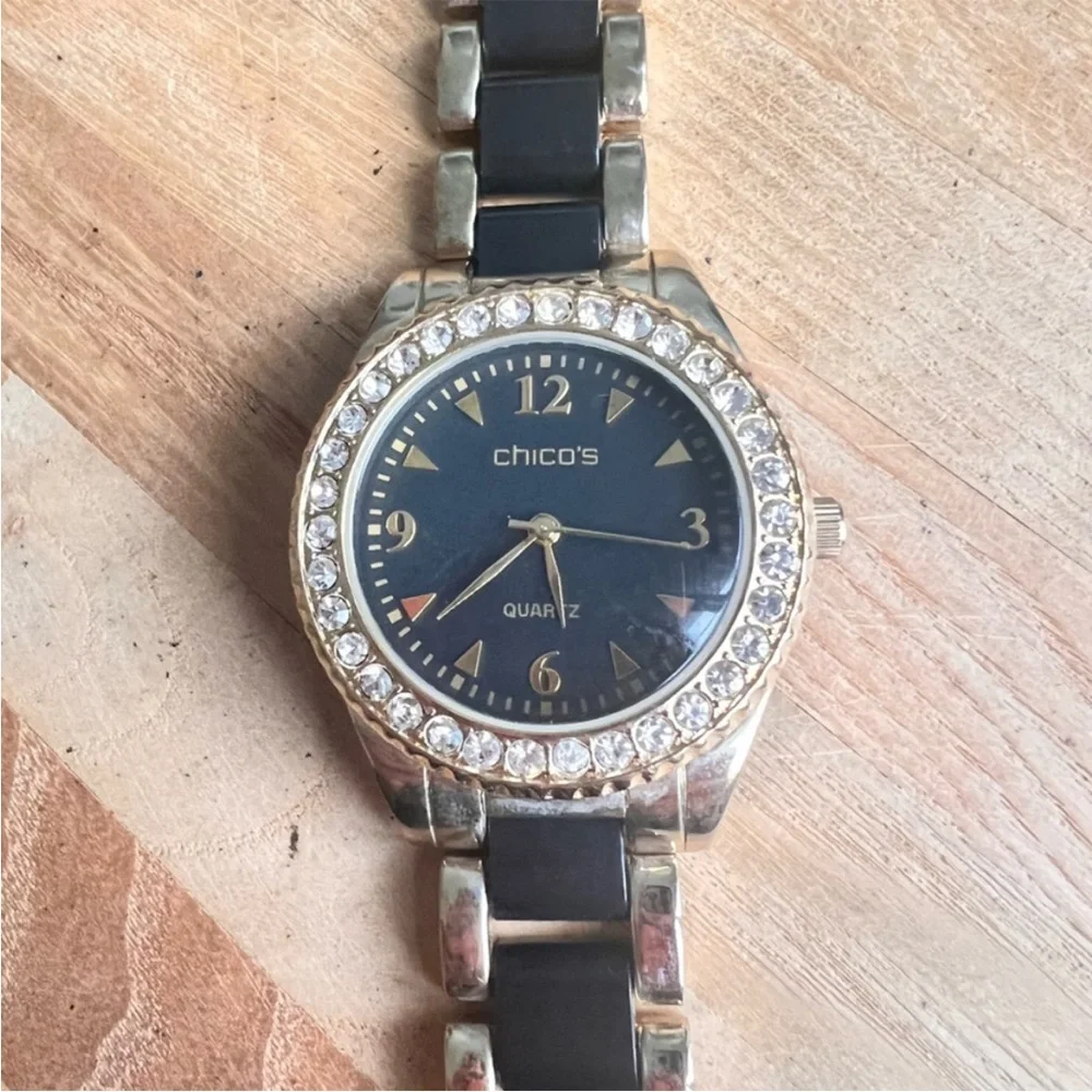 Chico's ladies gold tone black dial cocktail fashion watch NEW BATTERY